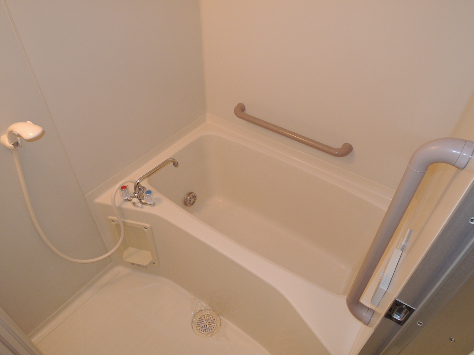 Bath. Reheating with bus