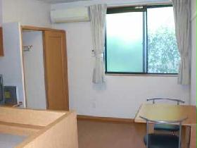 Living and room. 1F flooring, 2F carpet