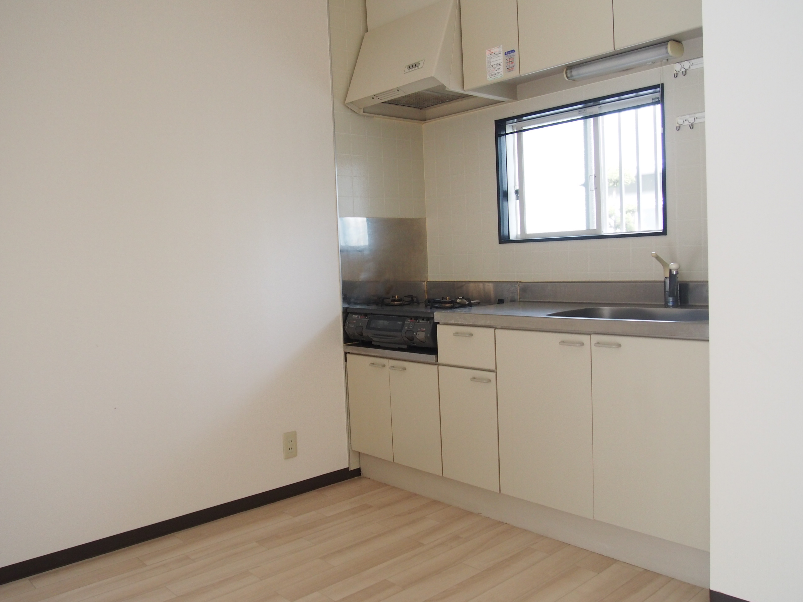 Kitchen. Since the window ants do not worry that smell is stuck inside the room.