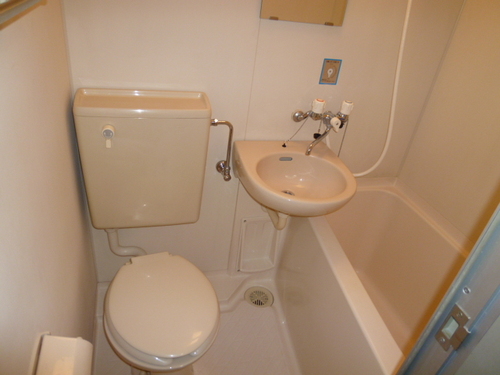 Bath. 3-point unit bus