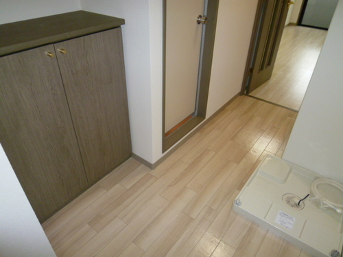 Other room space. Corridor