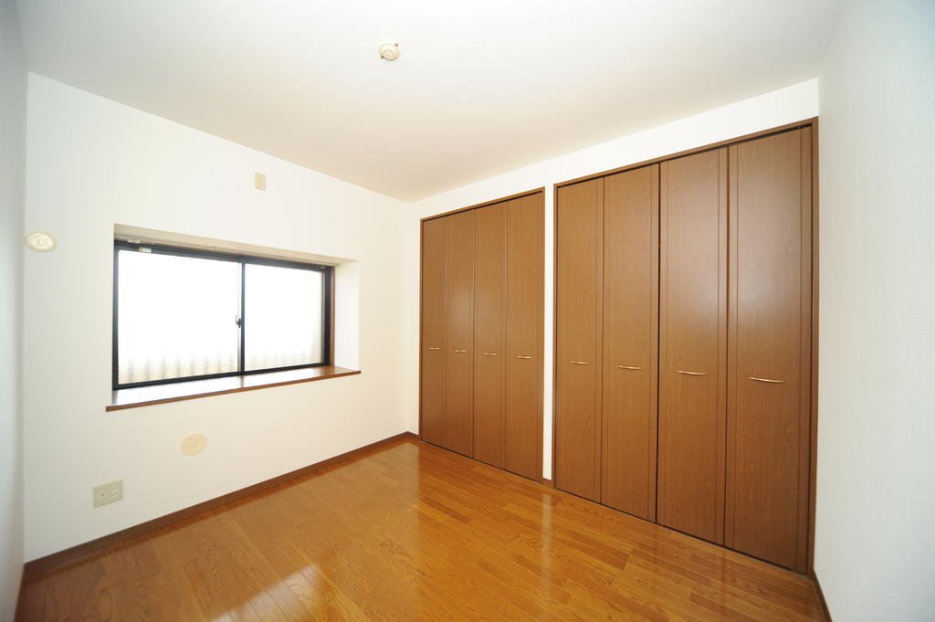 Other room space. Equipped with all rooms housed ~ With bay window ~