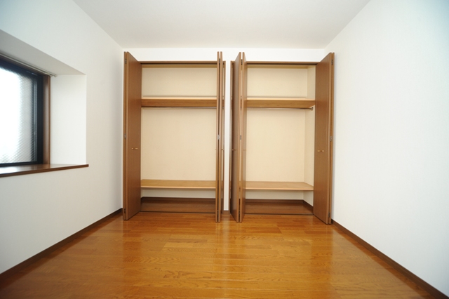 Other room space. Perfect for storage Even possession so ↑ costume of Western-style!