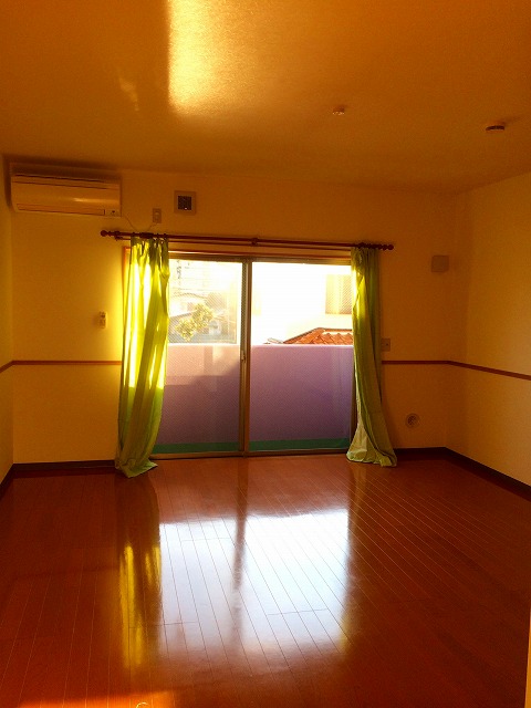 Living and room. Spread of living 15.3 quires