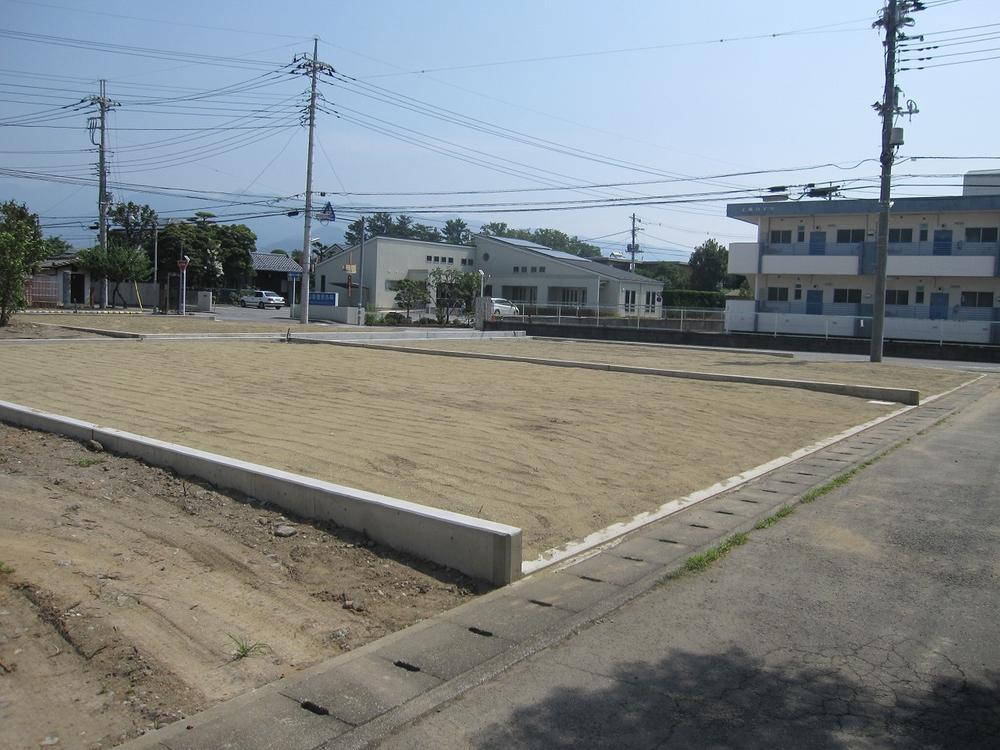 Local photos, including front road. Local (August 2013) Shooting