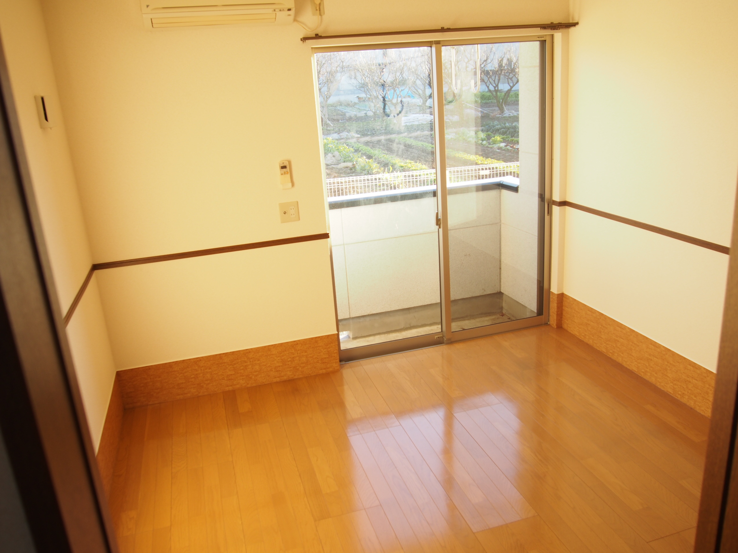 Living and room. Goodness of the street you can see day.