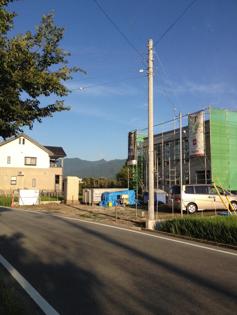 Other local. Surrounding environment (the opposite side of the front road)