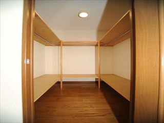 Receipt. ☆ Plenty of storage that can be walk-in closet ☆