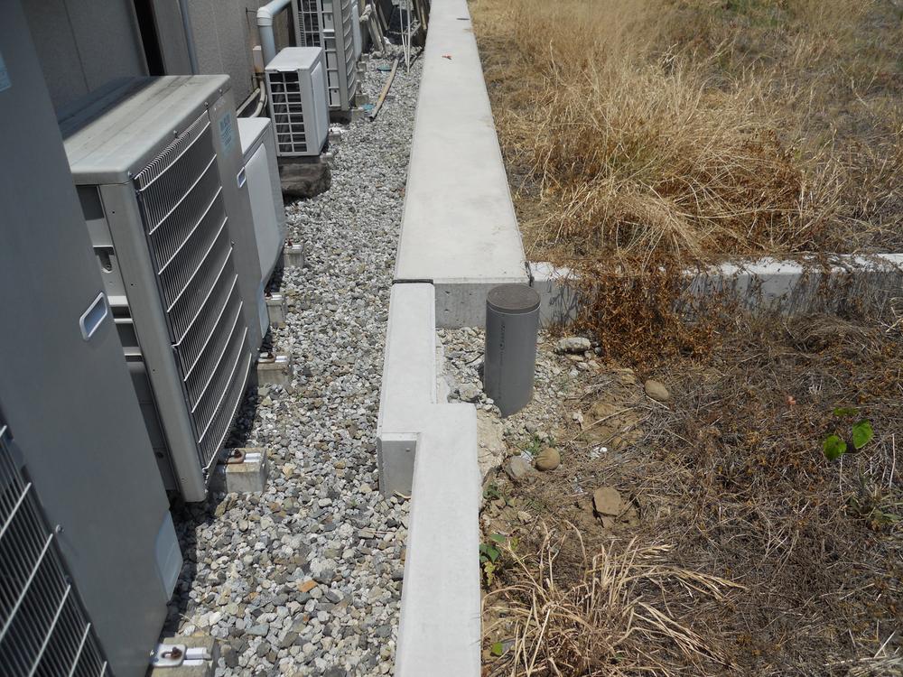 Other local. Boundary wall