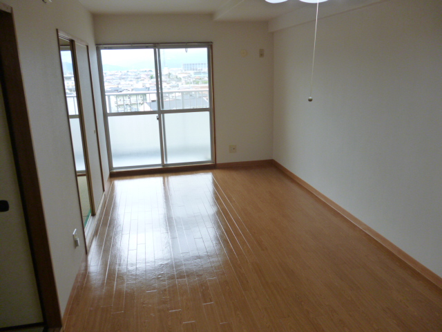 Living and room. LDK (taken from the kitchen side)