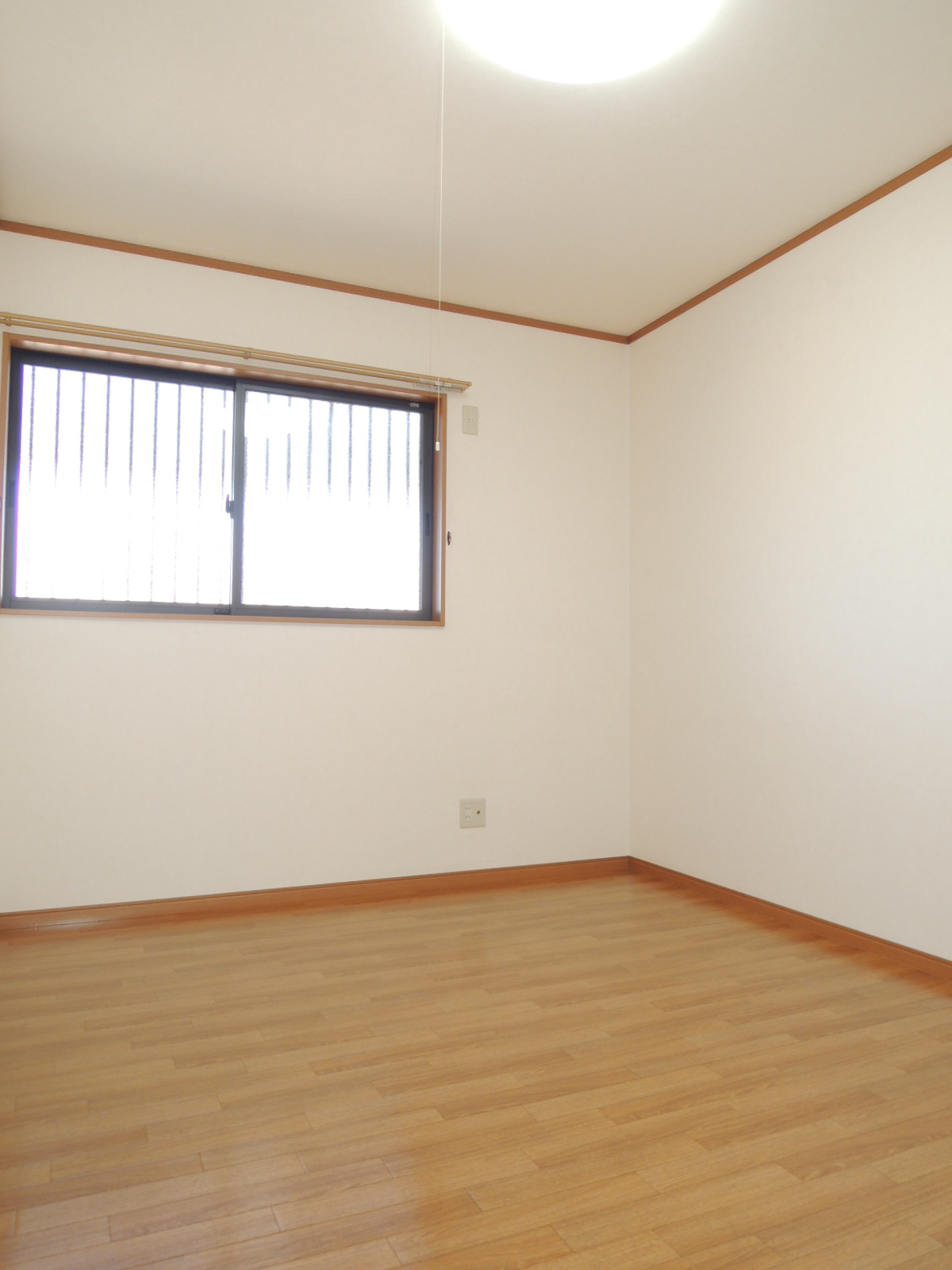 Other room space. Western-style room is a 6-mat flooring