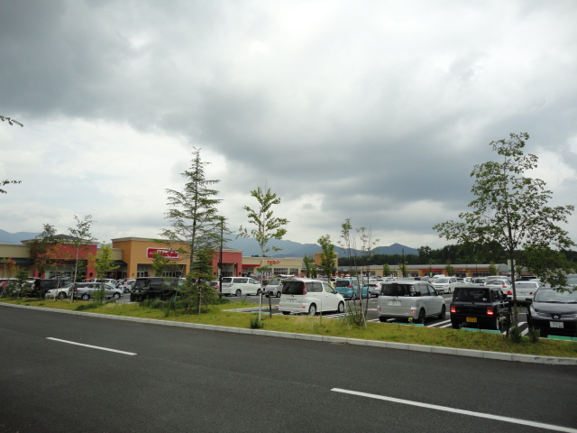 Shopping centre. Forest Mall Fujikawaguchiko until the (shopping center) 1337m