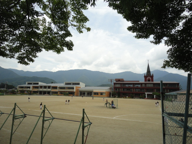 Primary school. Fujikawaguchiko Municipal Katsuyama Small ・ 925m up to junior high school (elementary school)